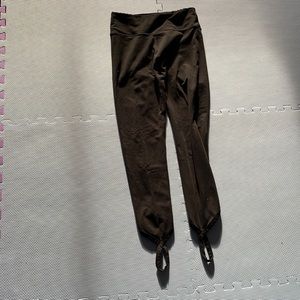 Fabletics “jazz” pants with stirrups - L 🟩